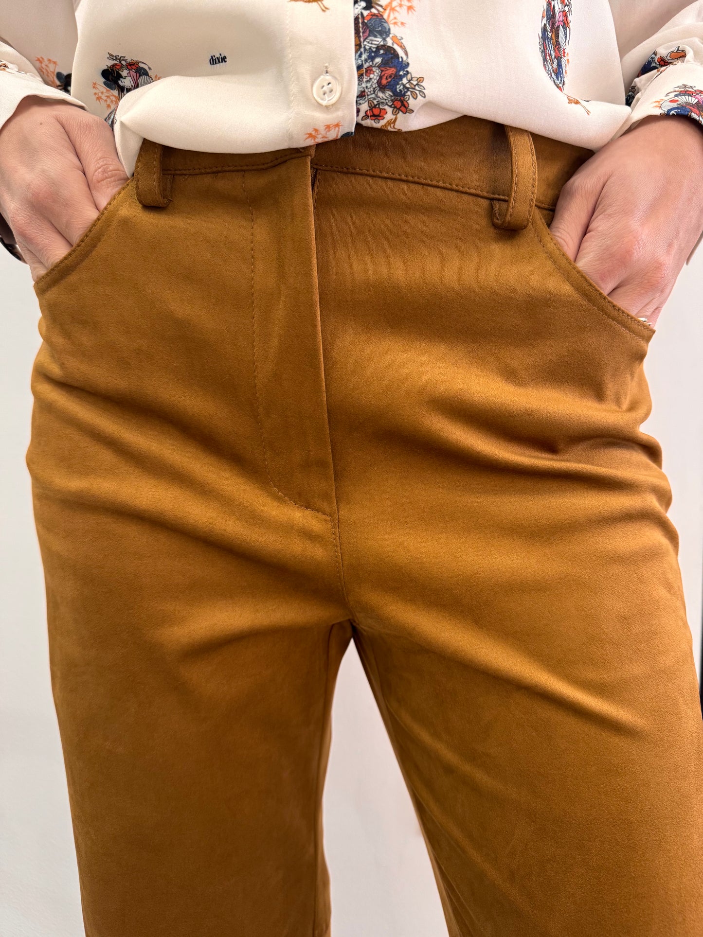 Pantaloni scamosciati