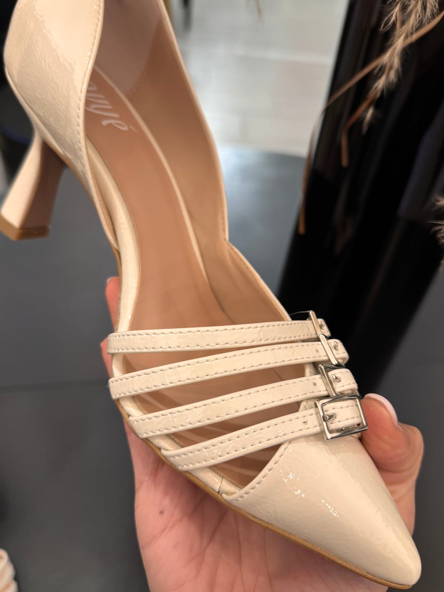 Slingback vernice beige