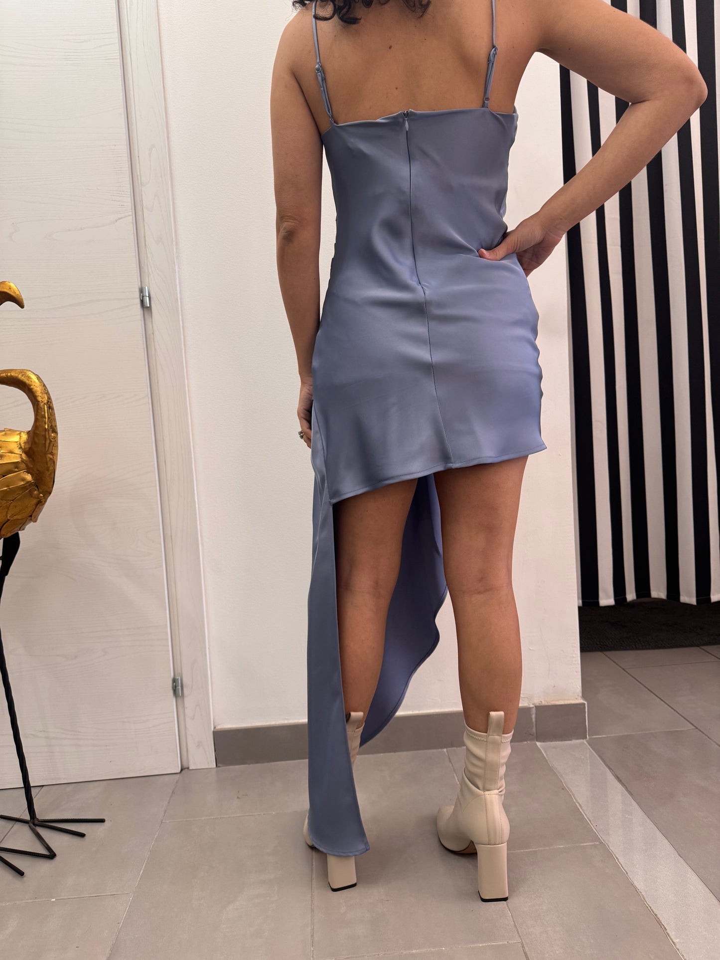 Abito asimmetrico in satin