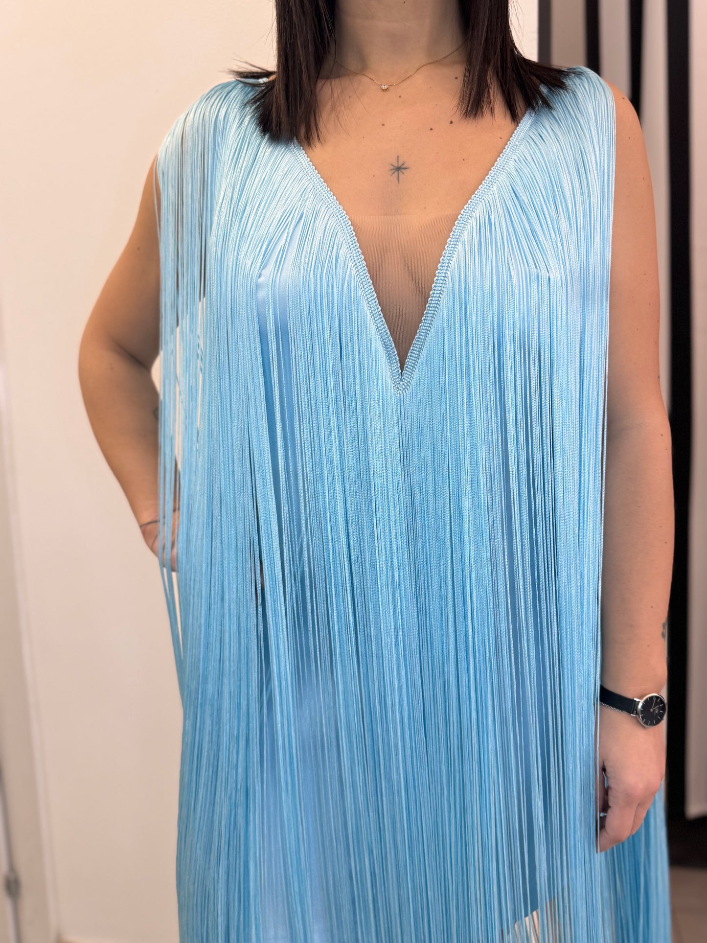 Abito elegante con frange celeste