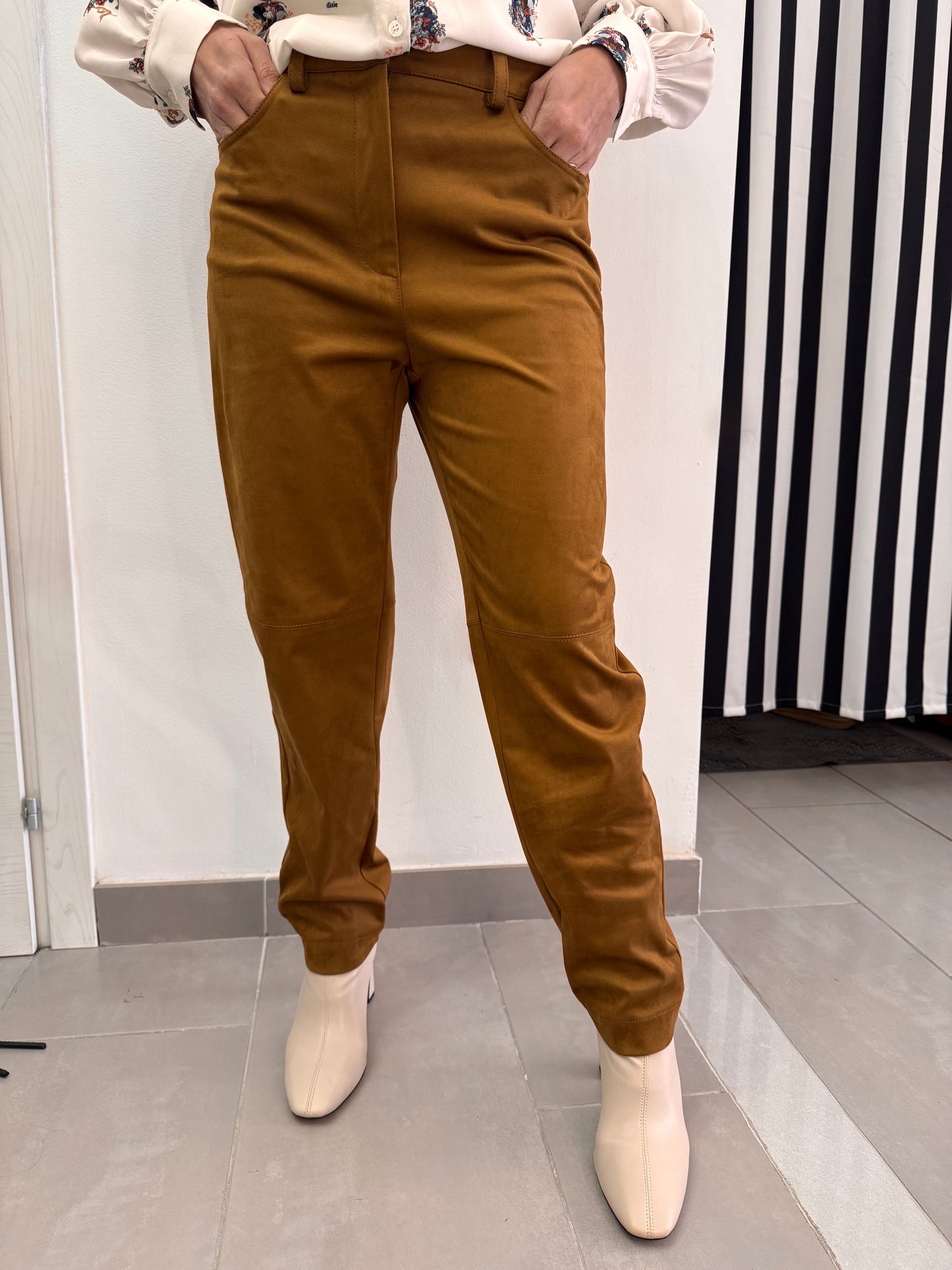 Pantaloni scamosciati