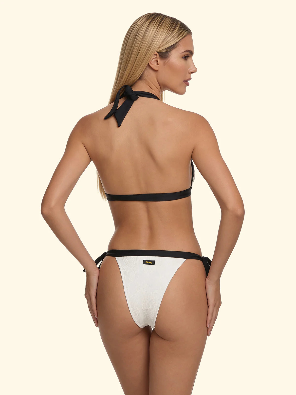 Bikini F**k triangolo con slip regolabile