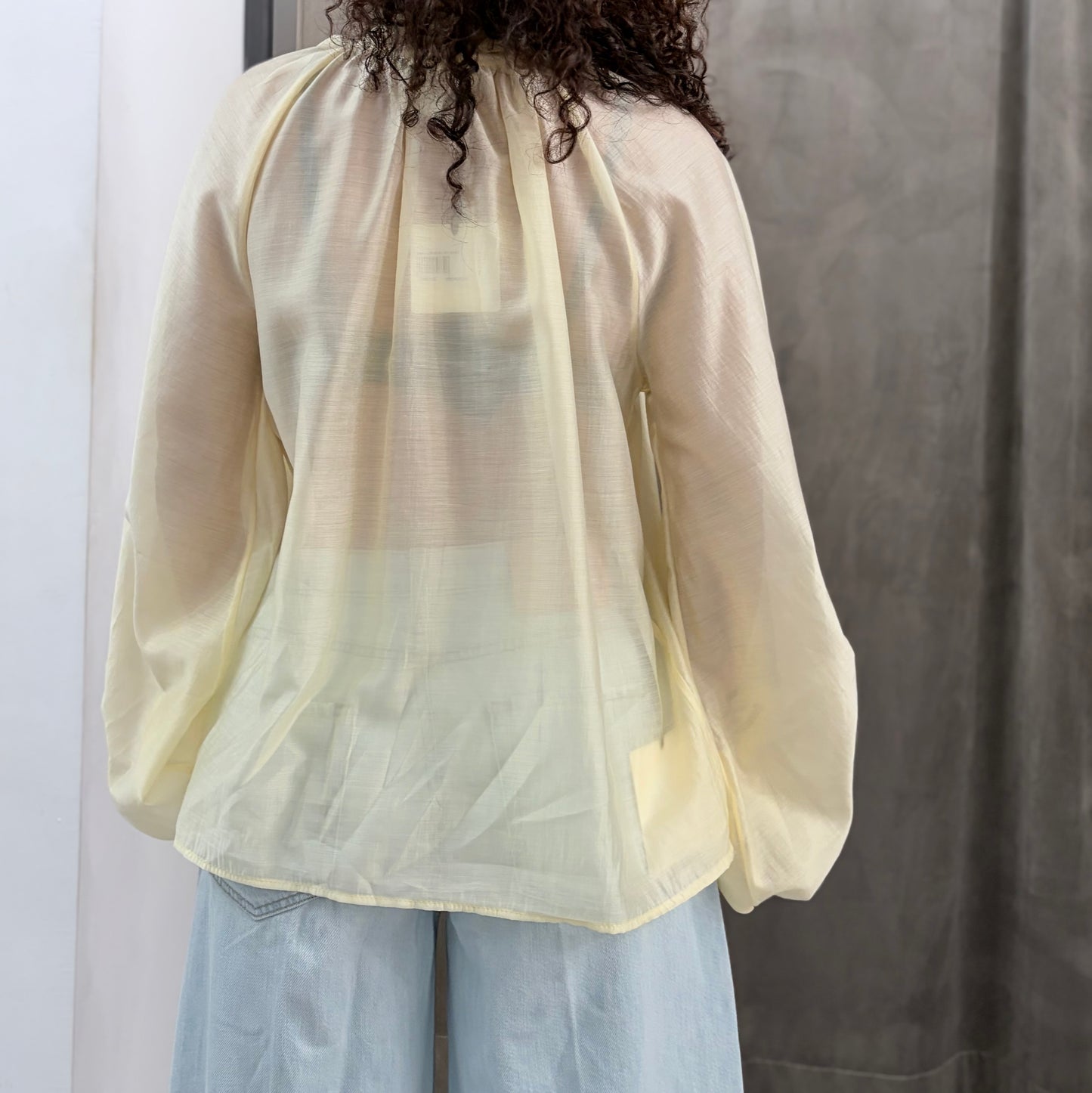 Camicia velata gialla Vicolo con fiocco al collo