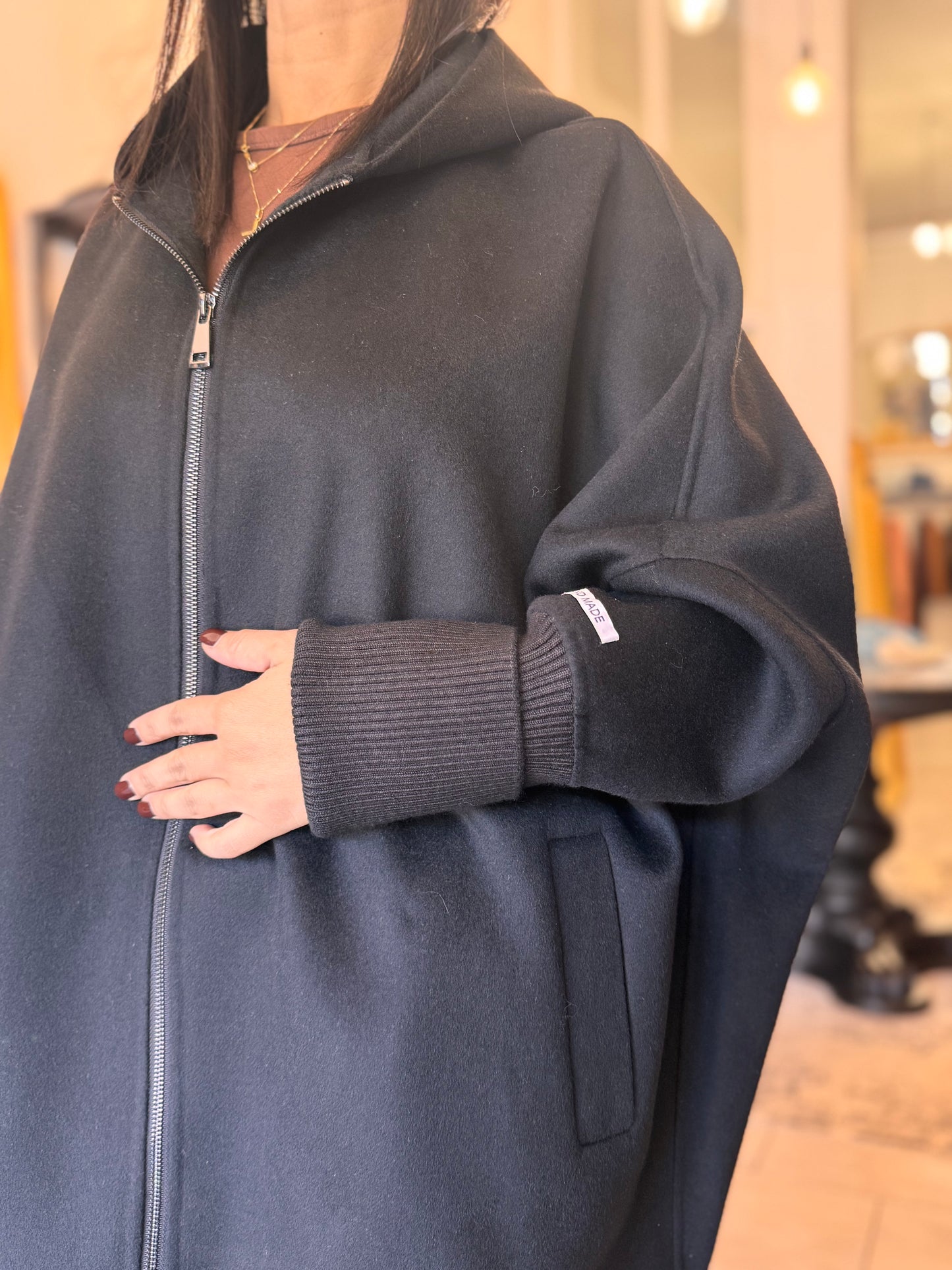Cappotto oversize cappuccio e zip nero