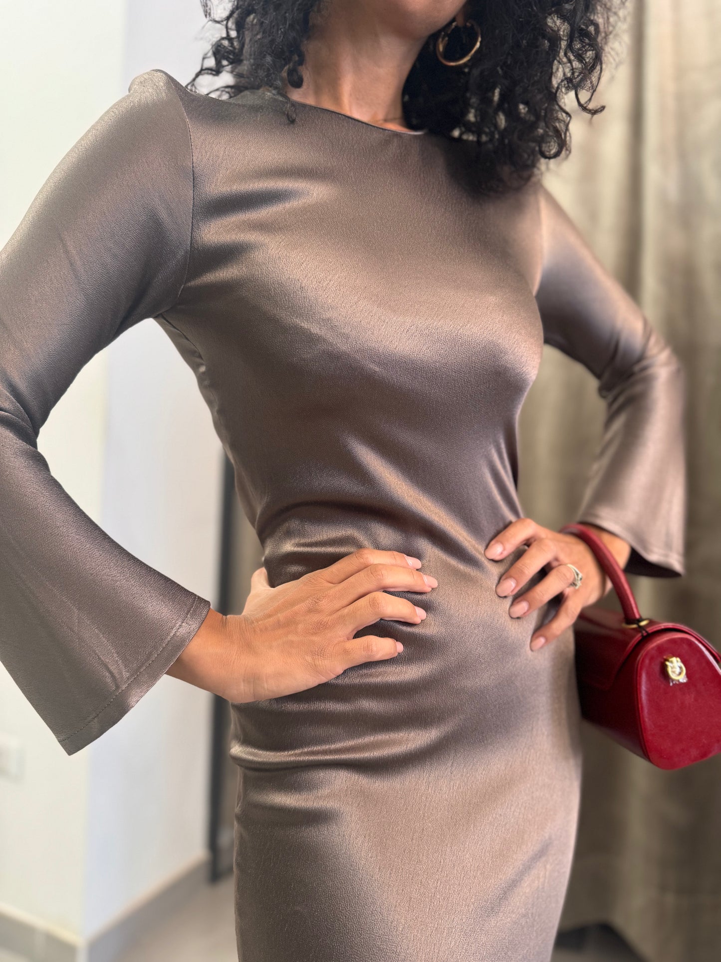 Abito in satin grigio