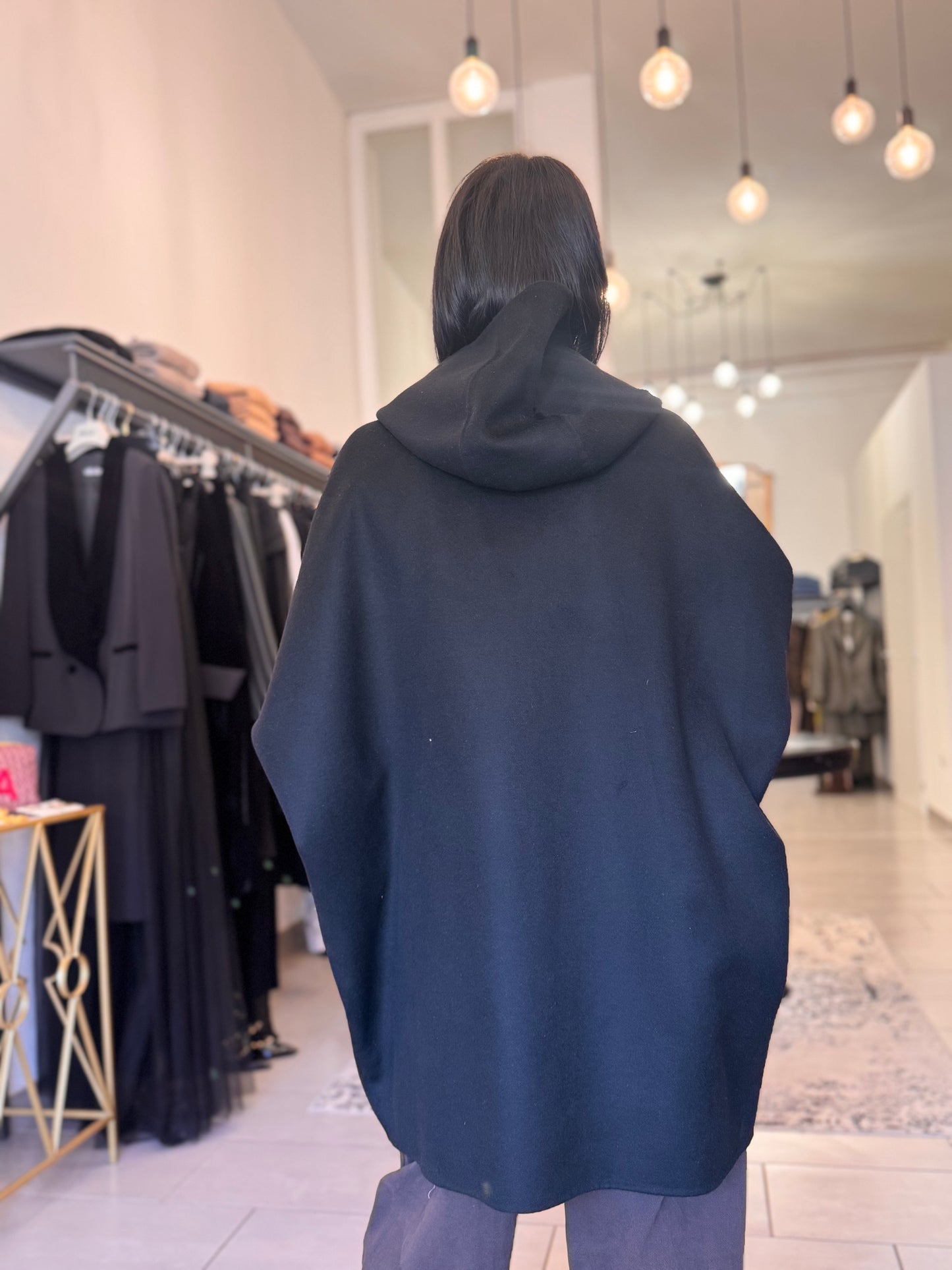 Cappotto oversize cappuccio e zip nero