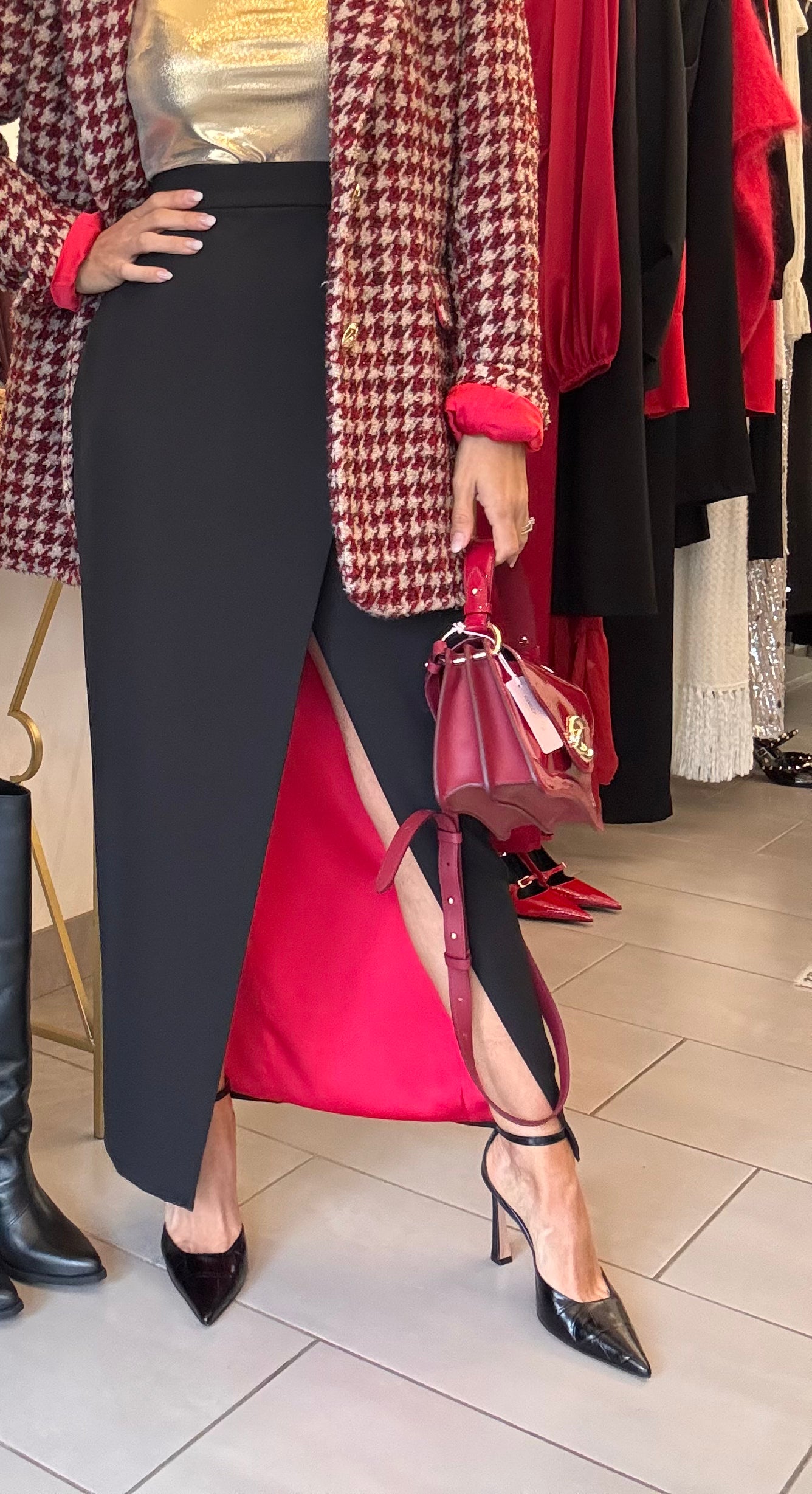 Gonna lunga nera con fodera rossa Silence