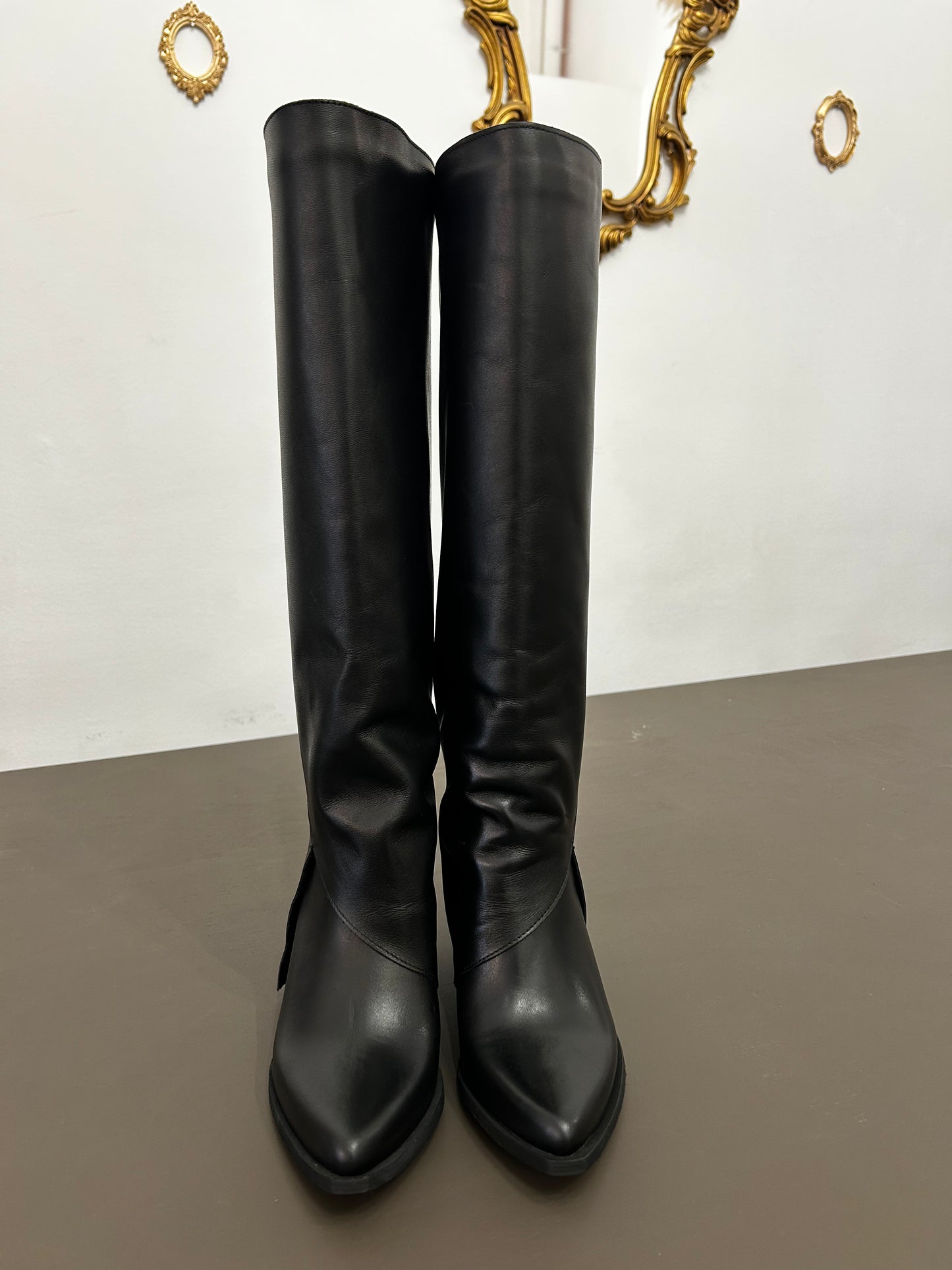 Stivale nero in pelle