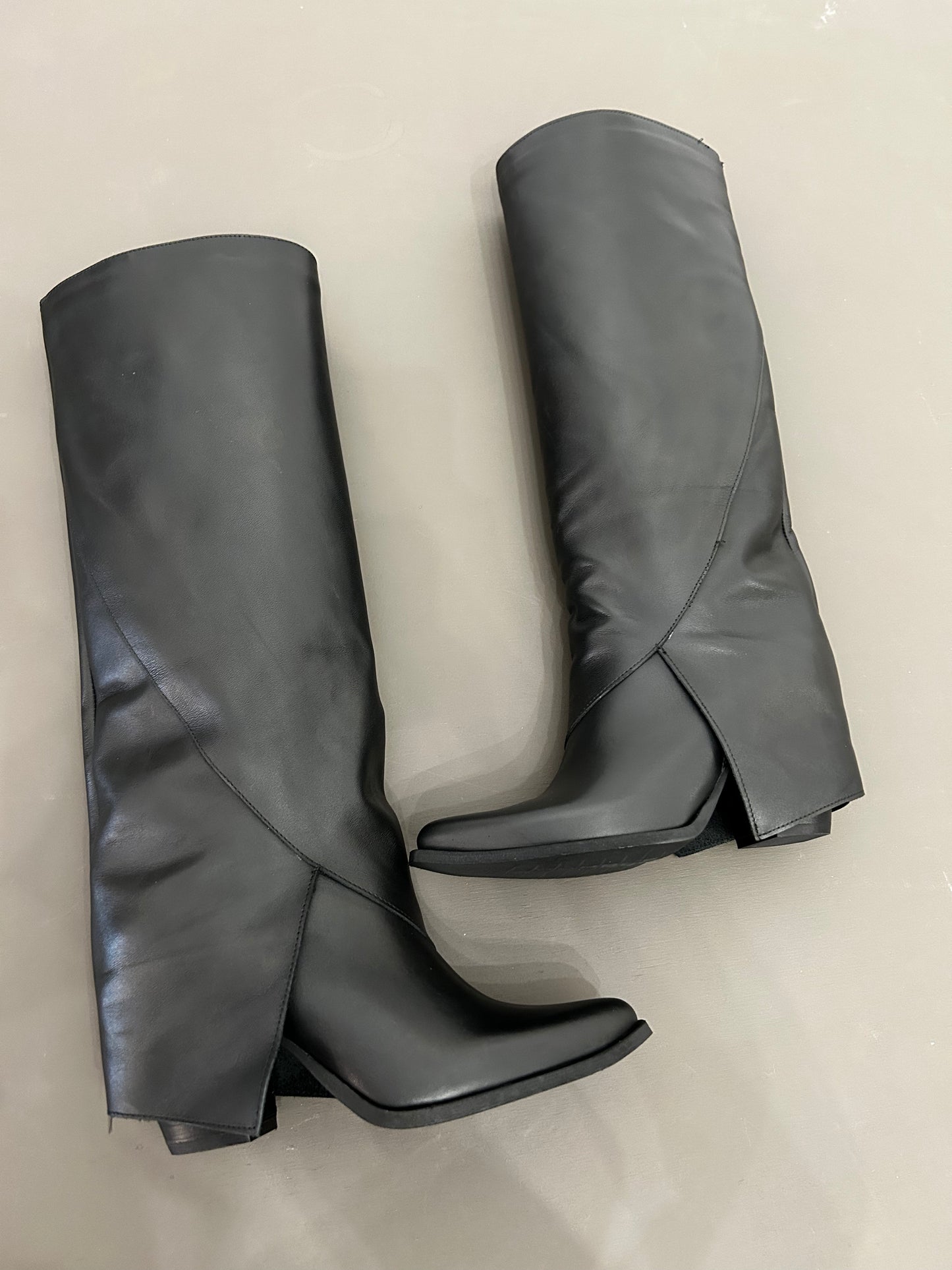 Stivale nero in pelle