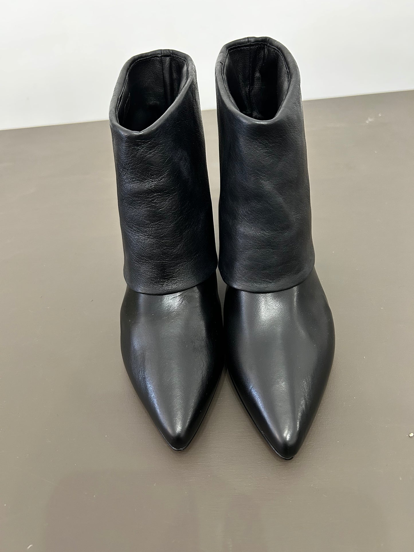 Tronchetto nero in pelle