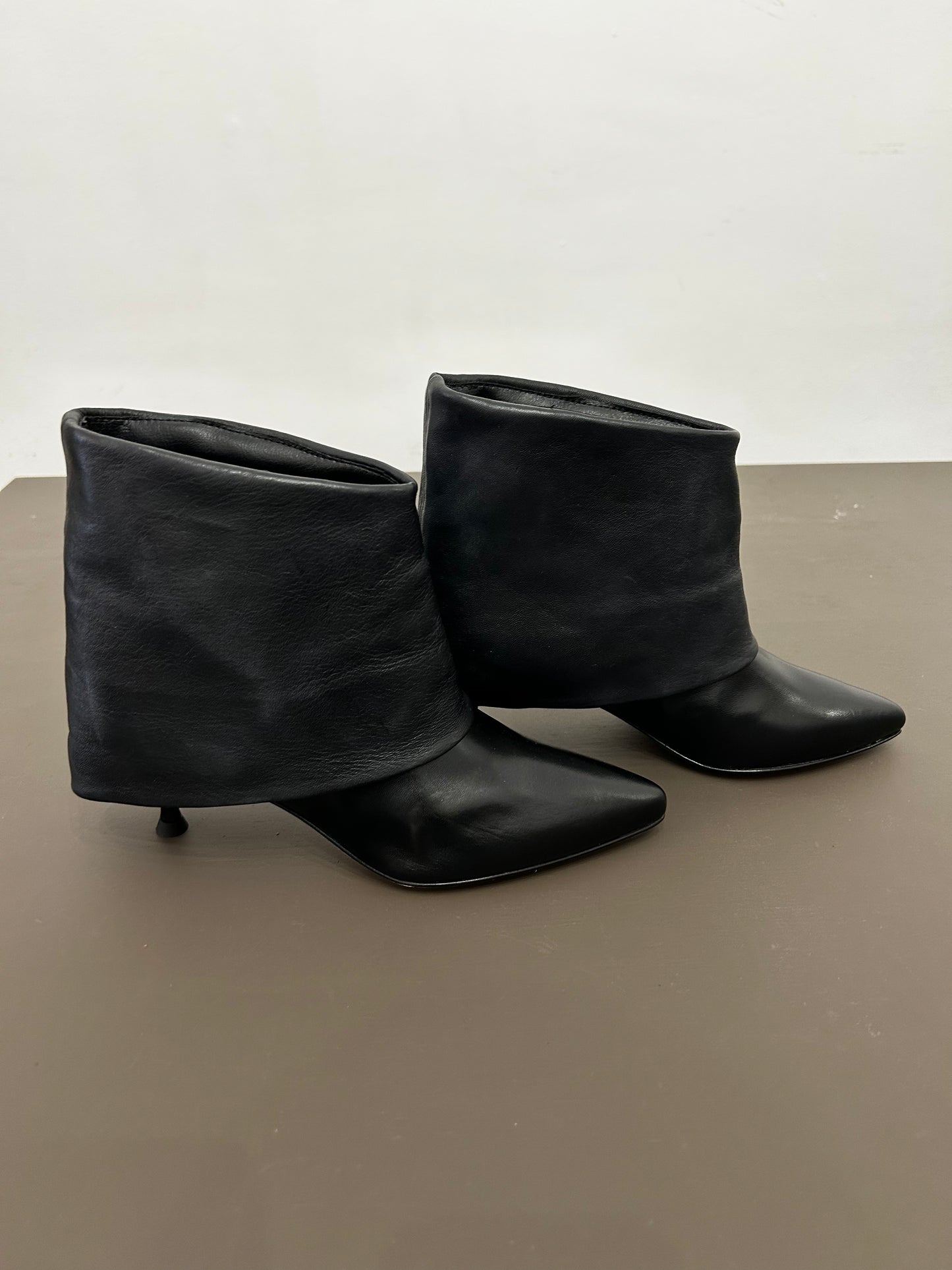 Tronchetto nero in pelle