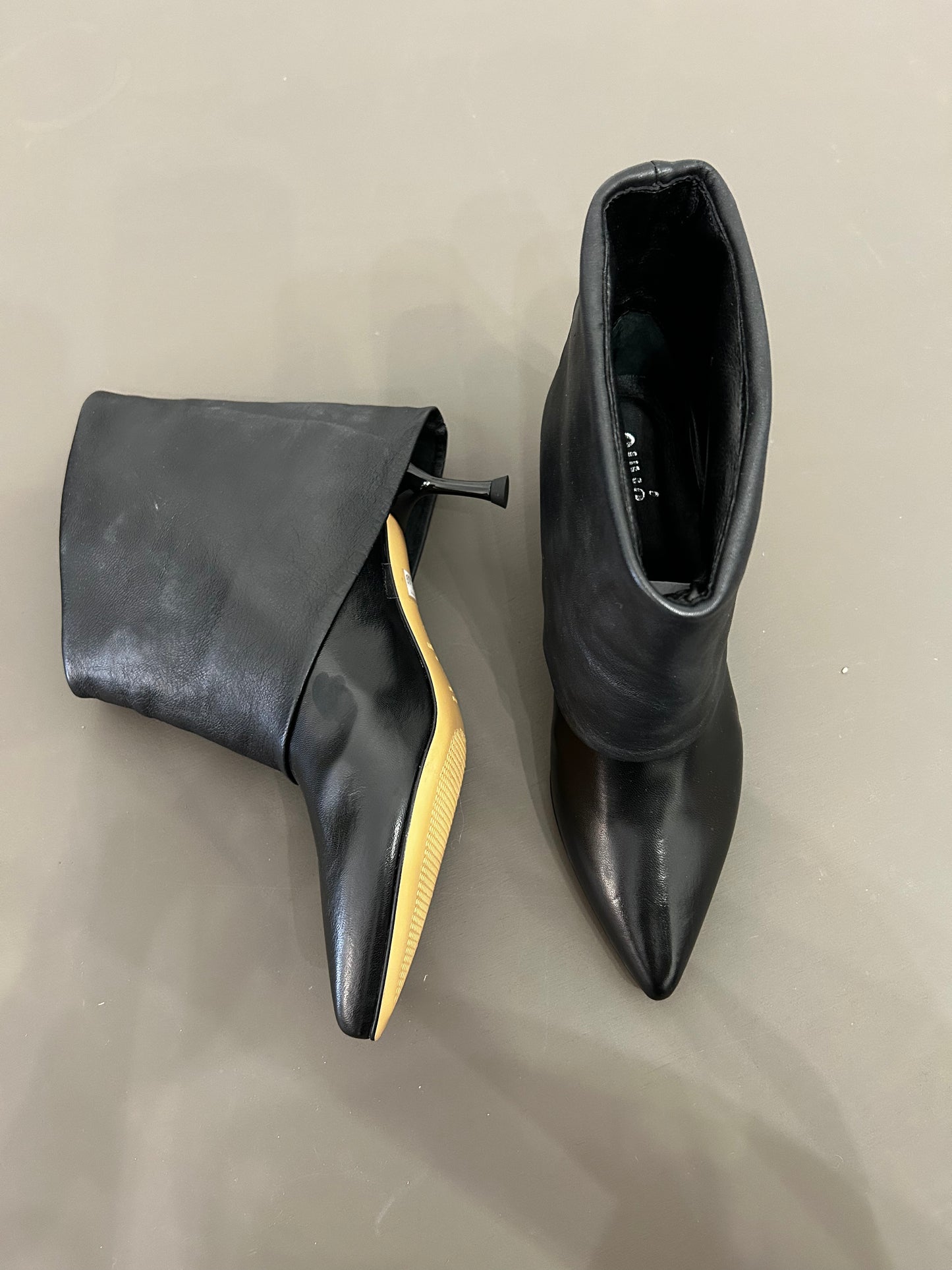 Tronchetto nero in pelle