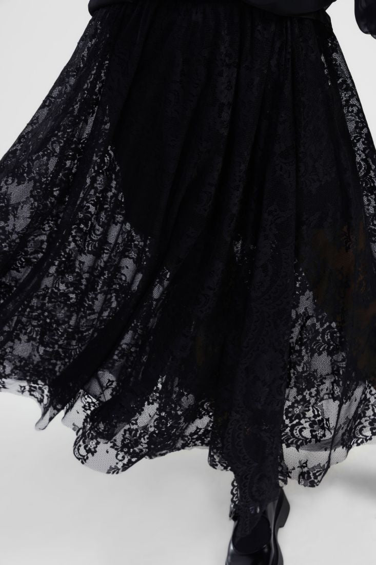 Gonna lunga con pizzo e vita alta
