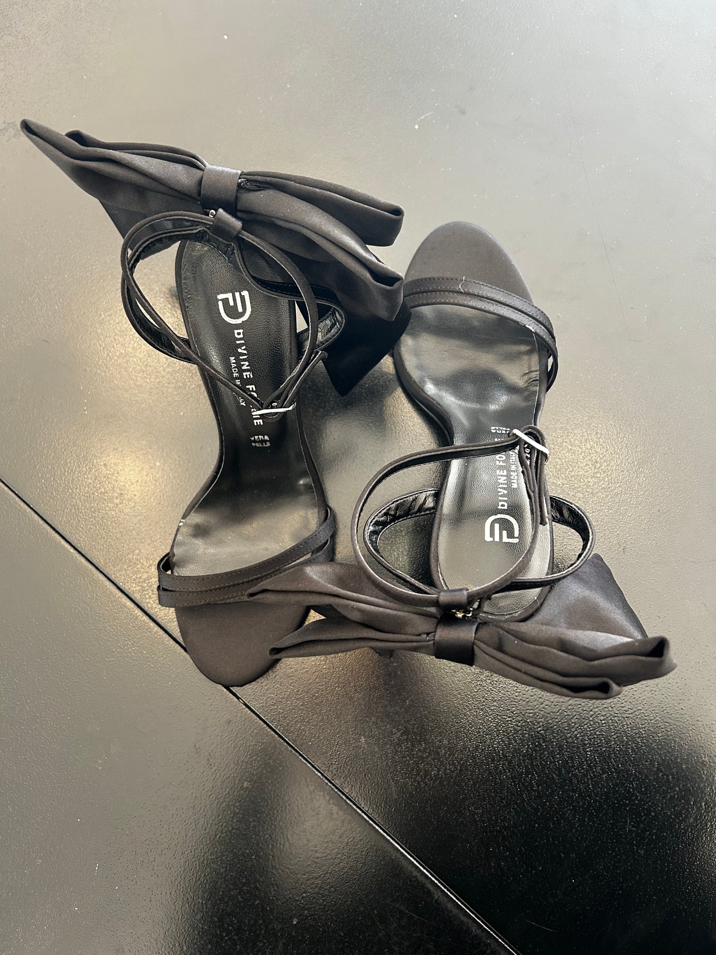 Sandalo nero Divine Follie