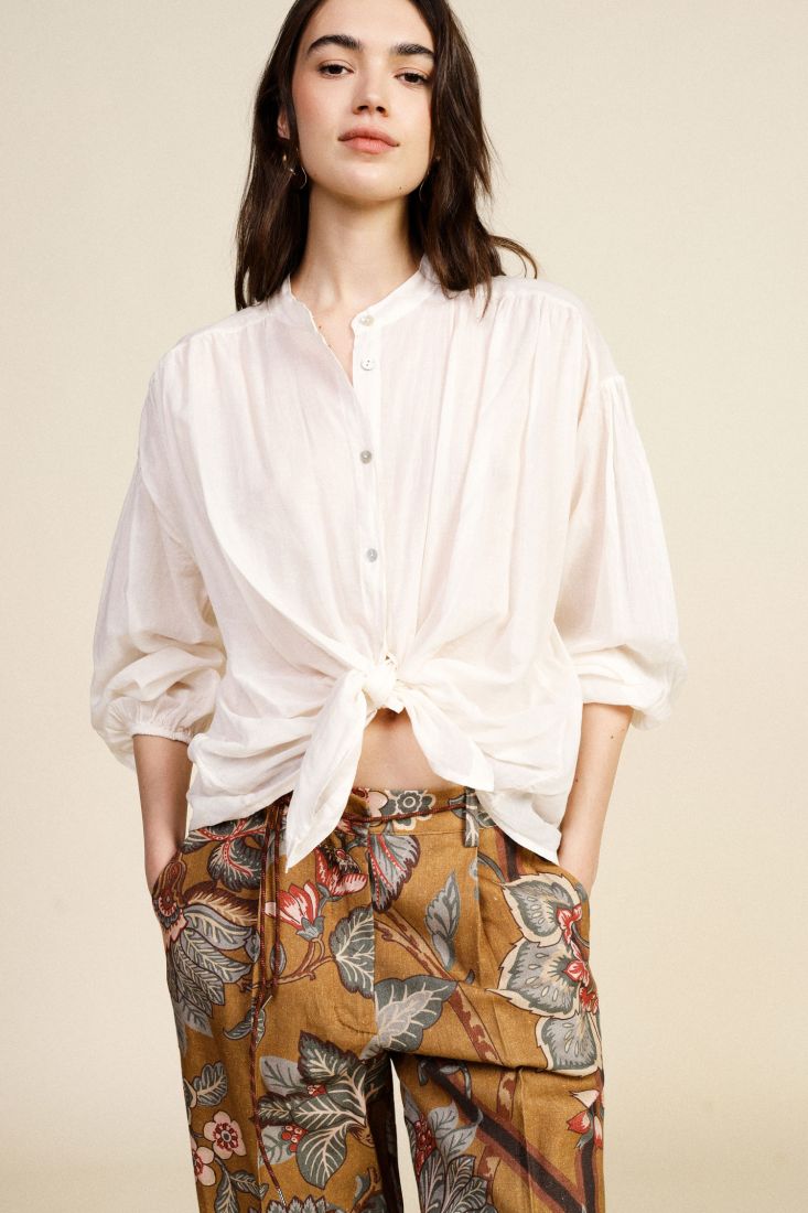 Camicia con nodo frontale e collo alla coreana