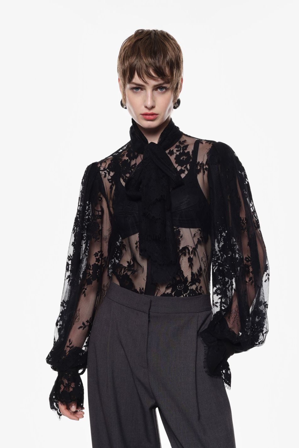 CAMICIA IN PIZZO CON MANICHE LUNGHE