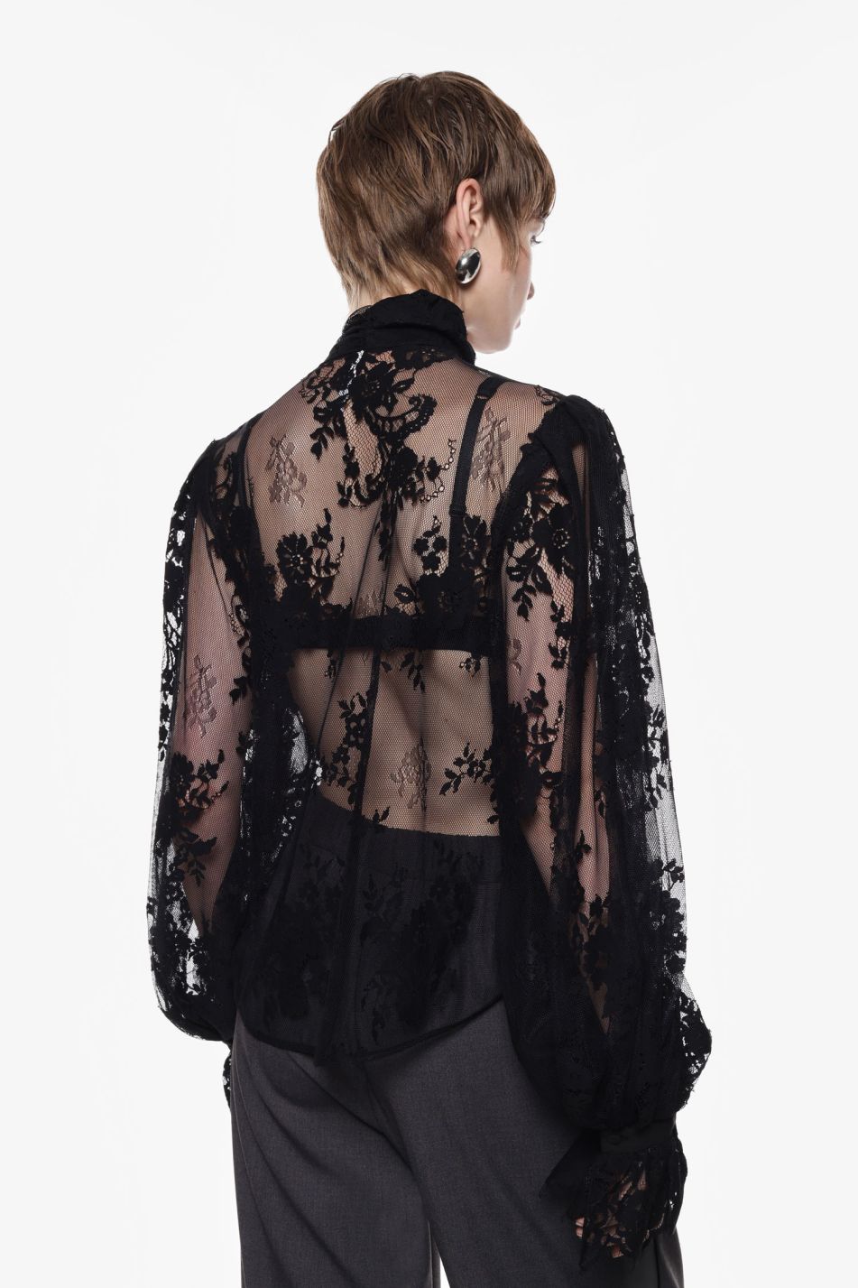 CAMICIA IN PIZZO CON MANICHE LUNGHE