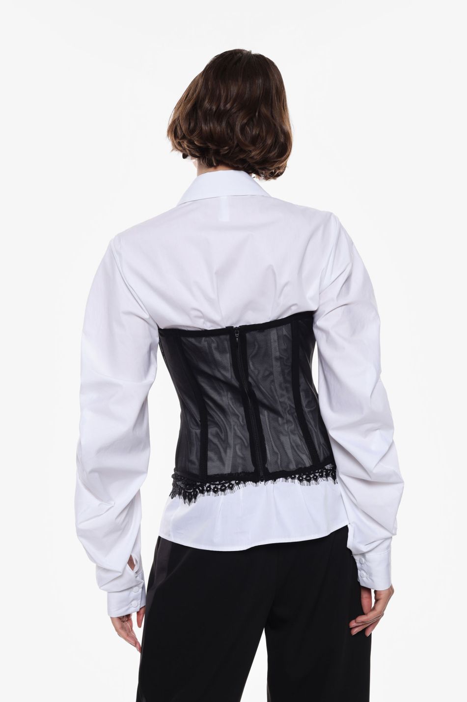 TOP CON SCOLLATURA A CUORE E PIZZO