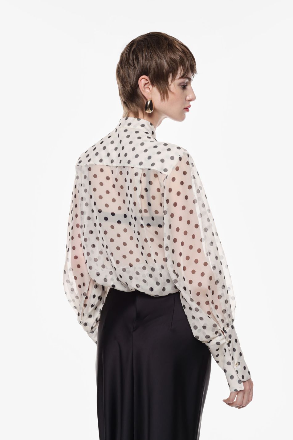 CAMICIA CON STAMPA A POIS E FIOCCO CENTRALE