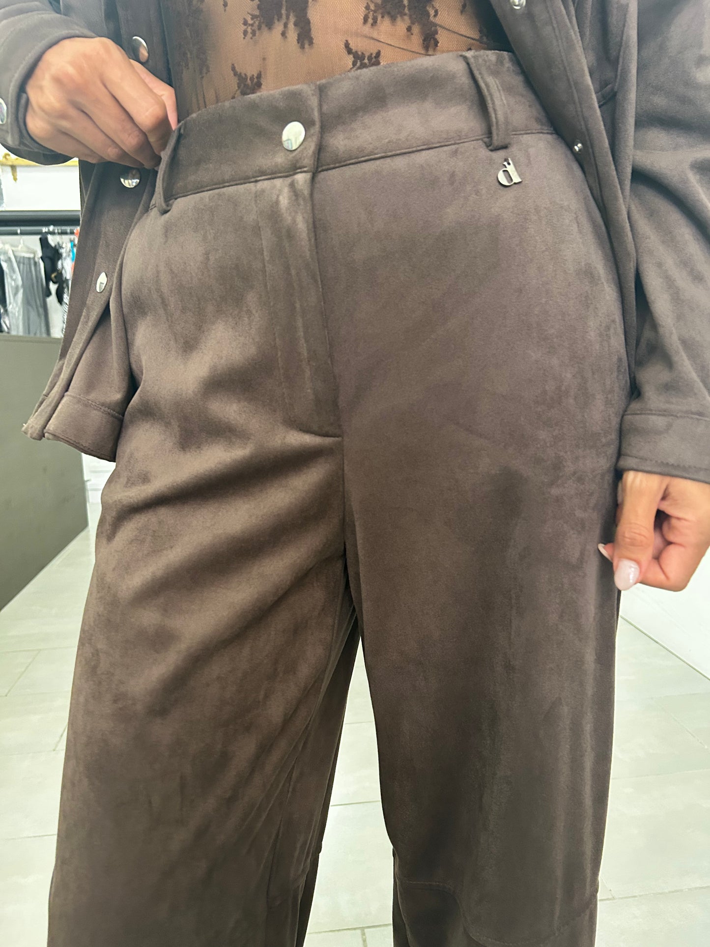 Pantalone scamosciato effetto velluto