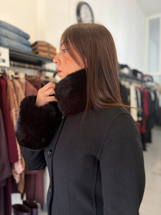 Cappotto lungo nero monopetto Silence con collo e polsini staccabili