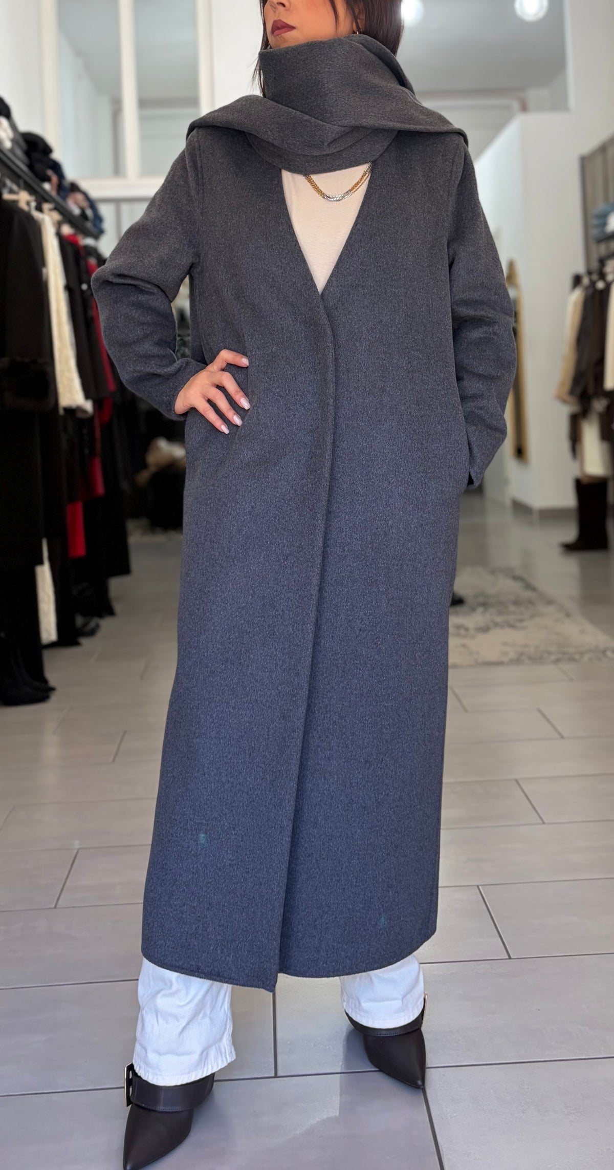 Cappotto lungo grigio Vicolo con maxi sciarpa incorporata