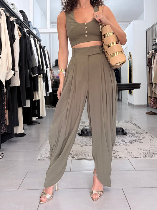Top corto verde militare con zip dietro