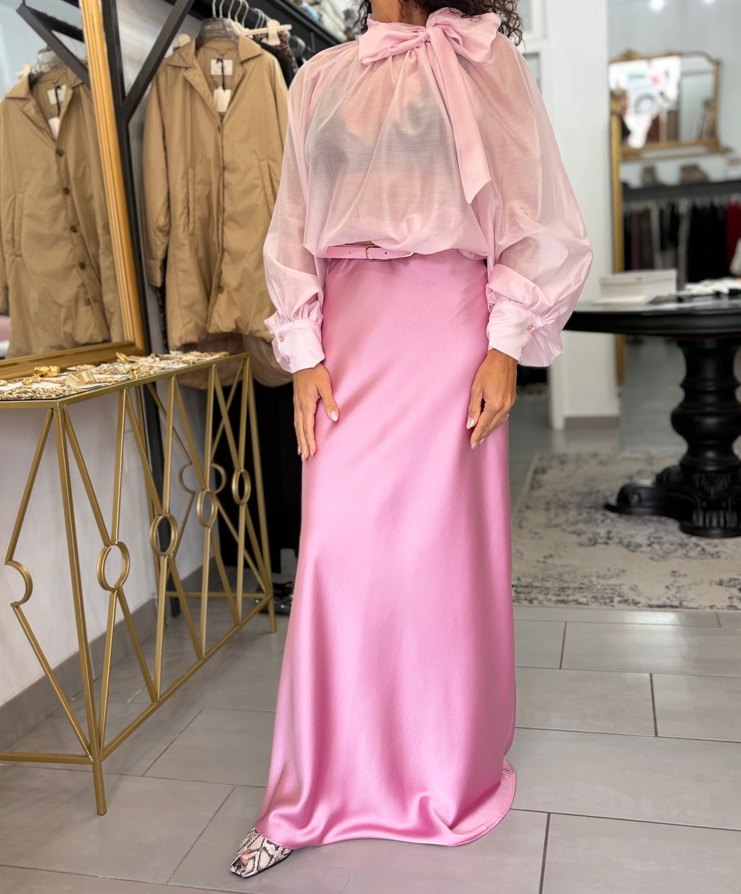 Camicia velata rosa con fiocco al collo Vicolo