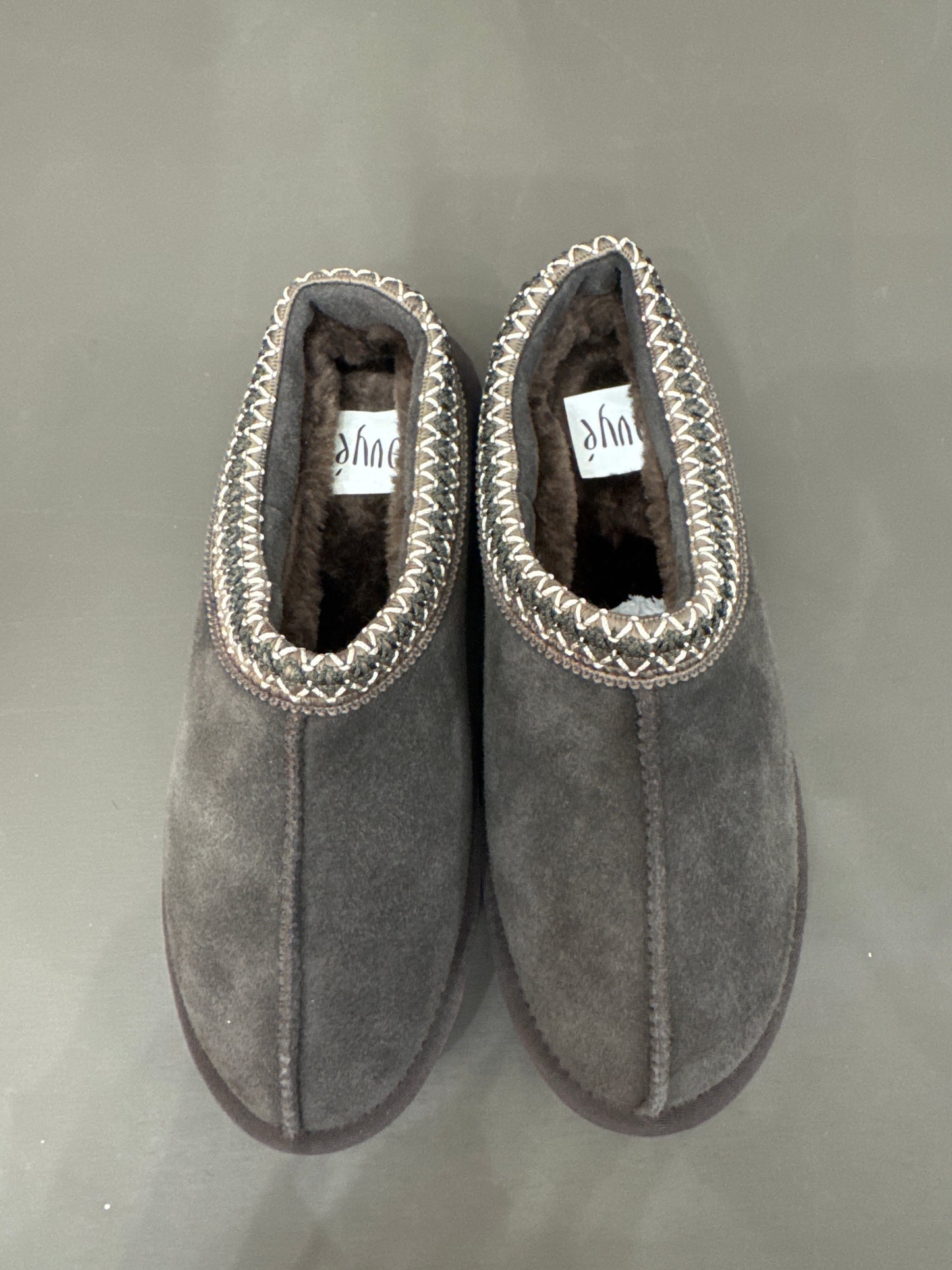 Sabot Ovyè grigio con ricamo