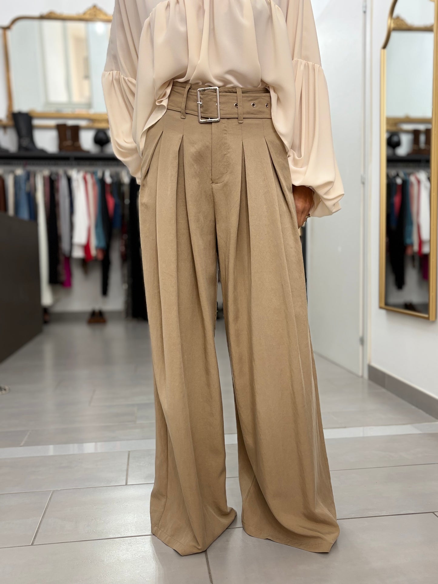 Pantalone a palazzo Taupe Eleh