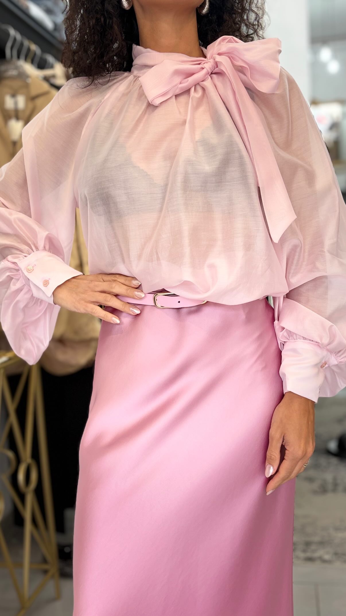 Camicia velata rosa con fiocco al collo Vicolo
