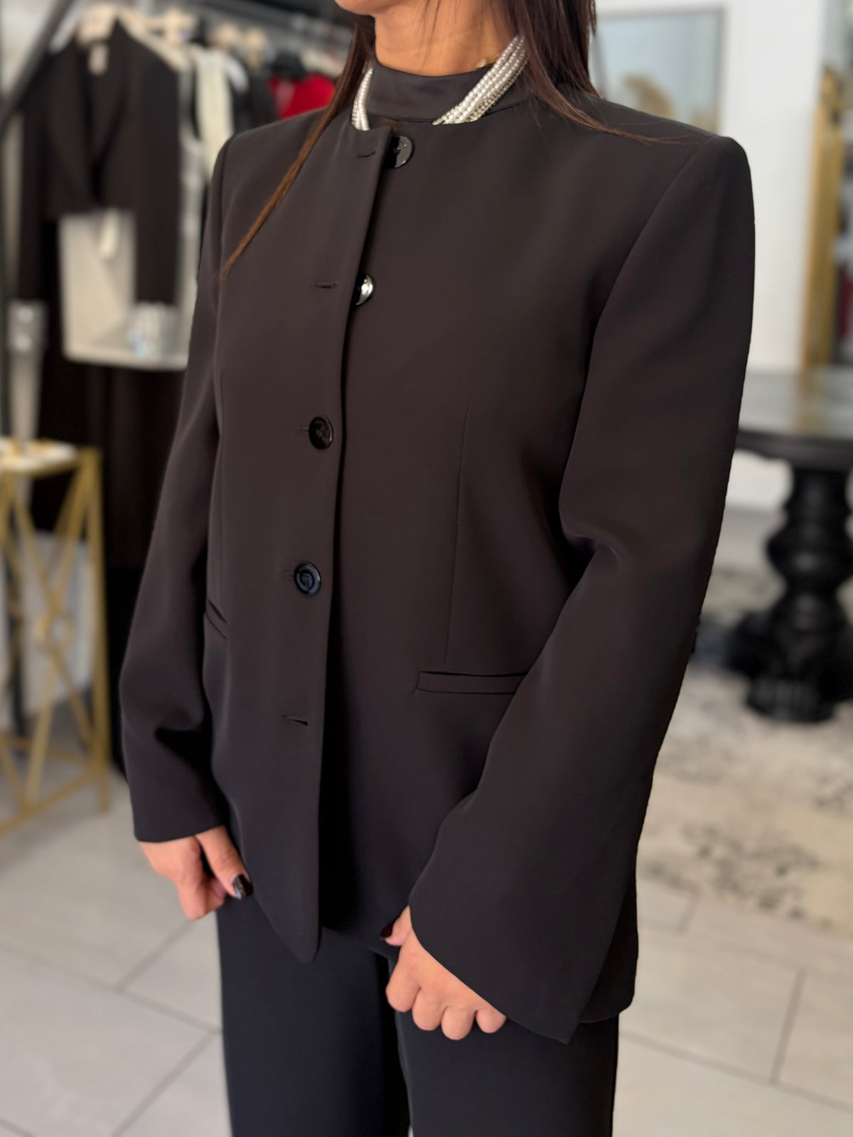Blazer collo tondo con chiusura a bottoni