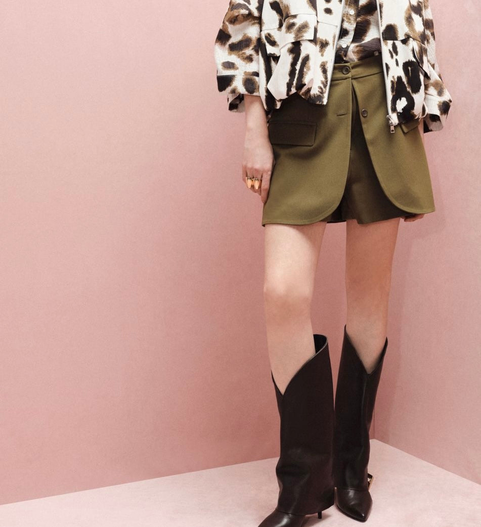 SKORTS CON TASCHE FRONTALI E CHIUSURA MULTIPLA