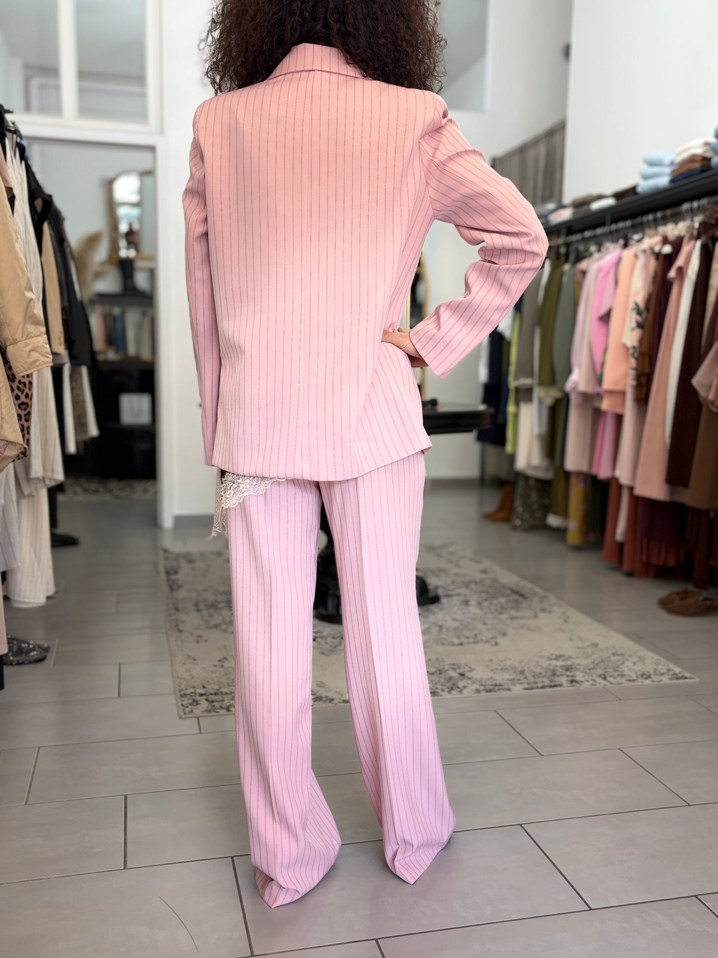 Blazer rosa con righe sottili  marroni