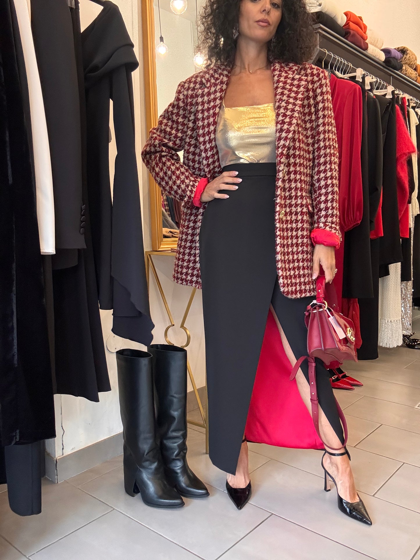 Gonna lunga nera con fodera rossa Silence