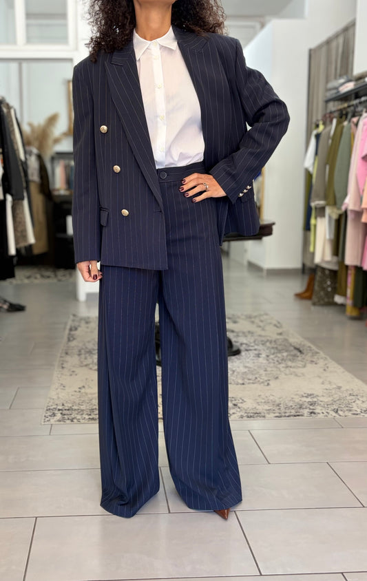 Pantalone blu con righe sottili bianche