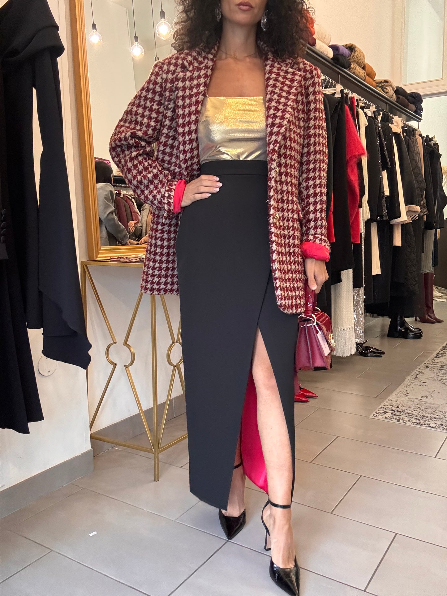 Gonna lunga nera con fodera rossa Silence