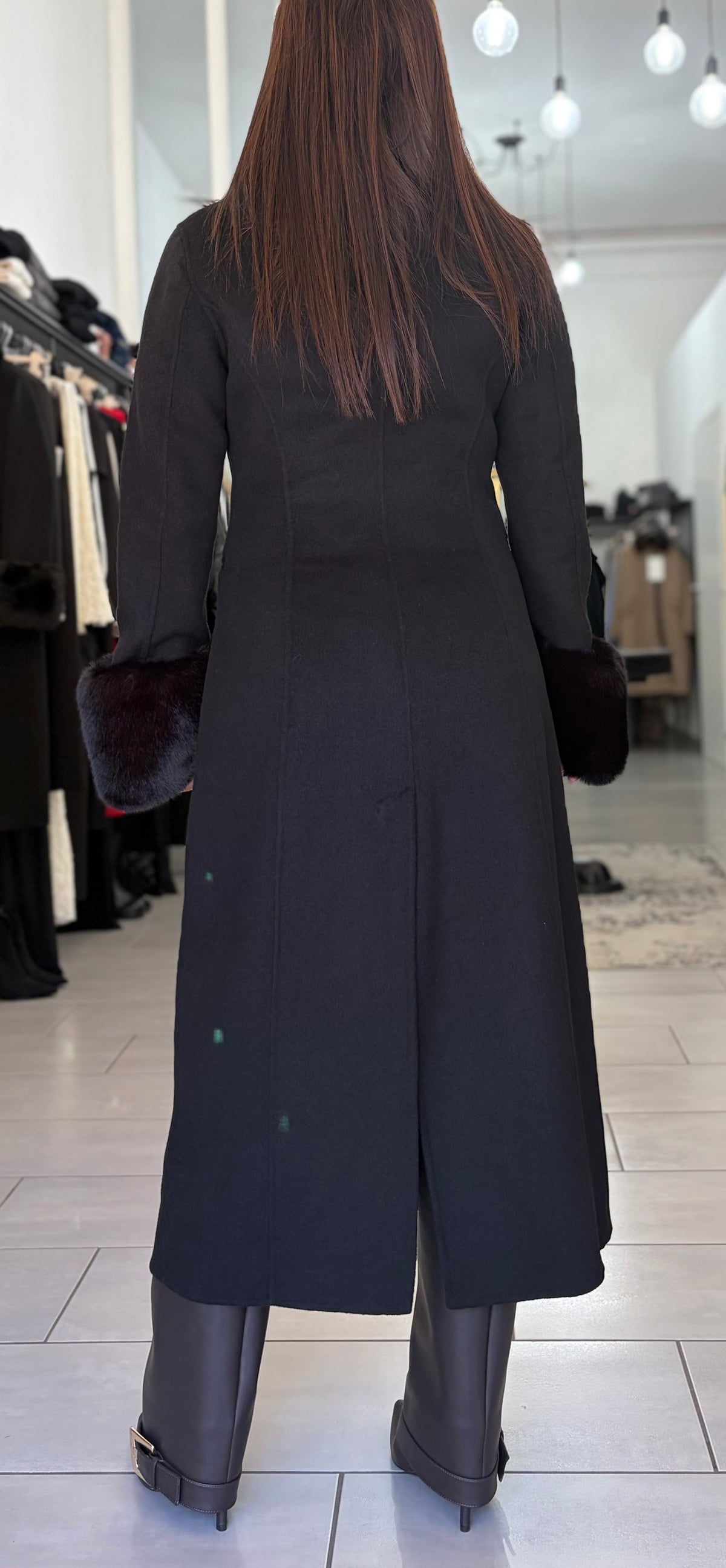 Cappotto lungo nero monopetto Silence con collo e polsini staccabili