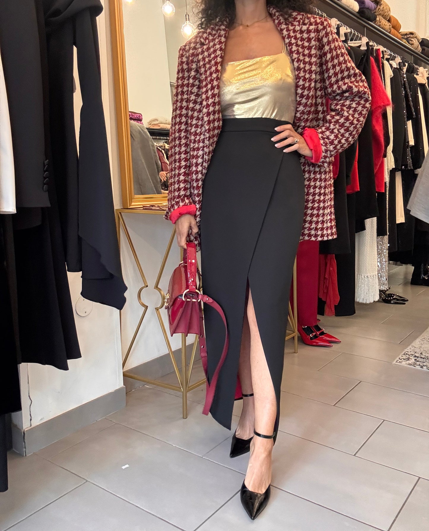 Gonna lunga nera con fodera rossa Silence