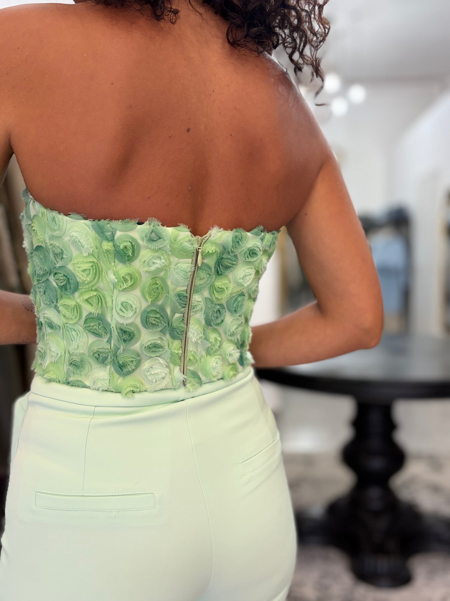 Top verde effetto fiori