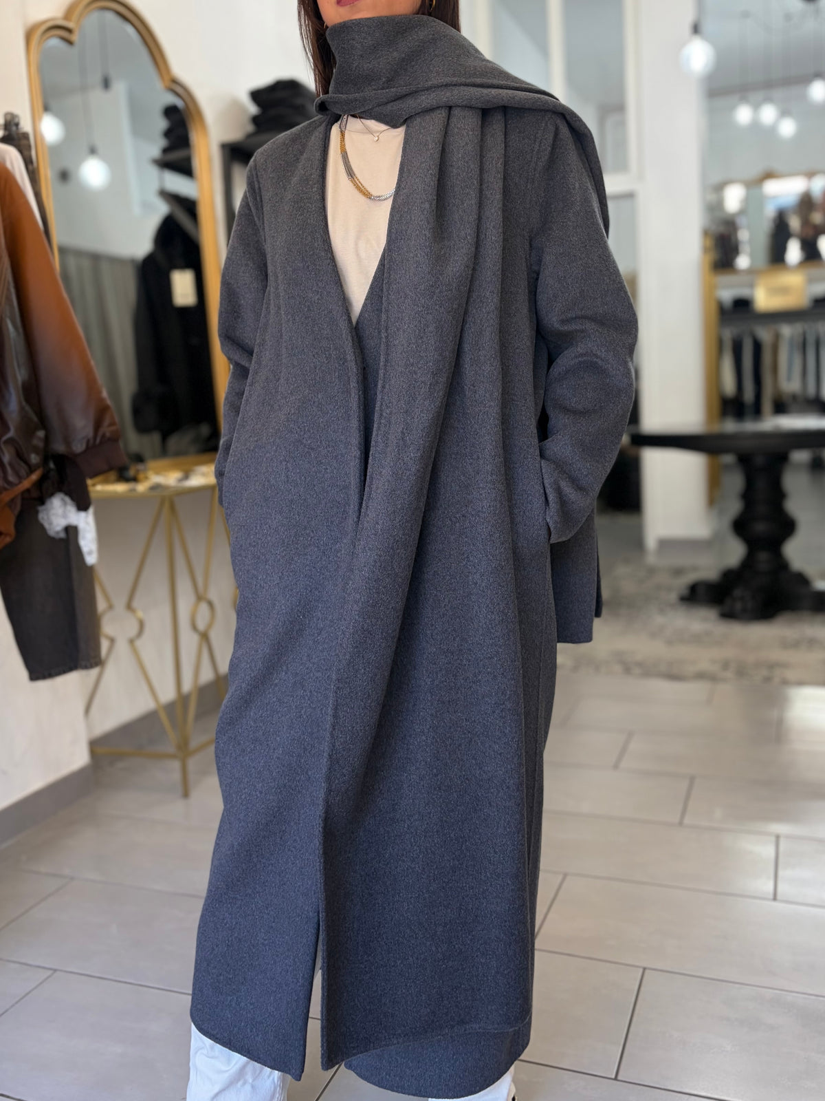 Cappotto lungo grigio Vicolo con maxi sciarpa incorporata