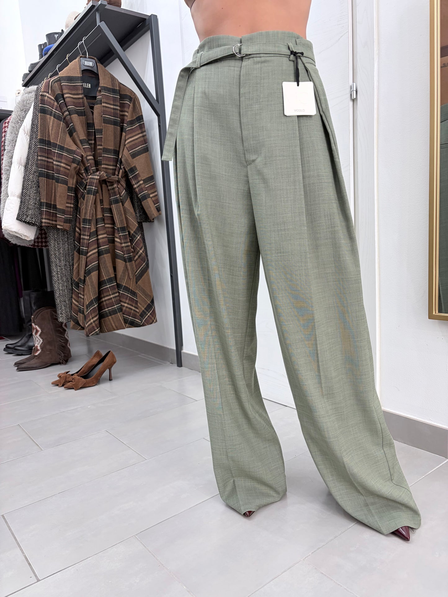 Pantalone Vicolo verde salvia con pences