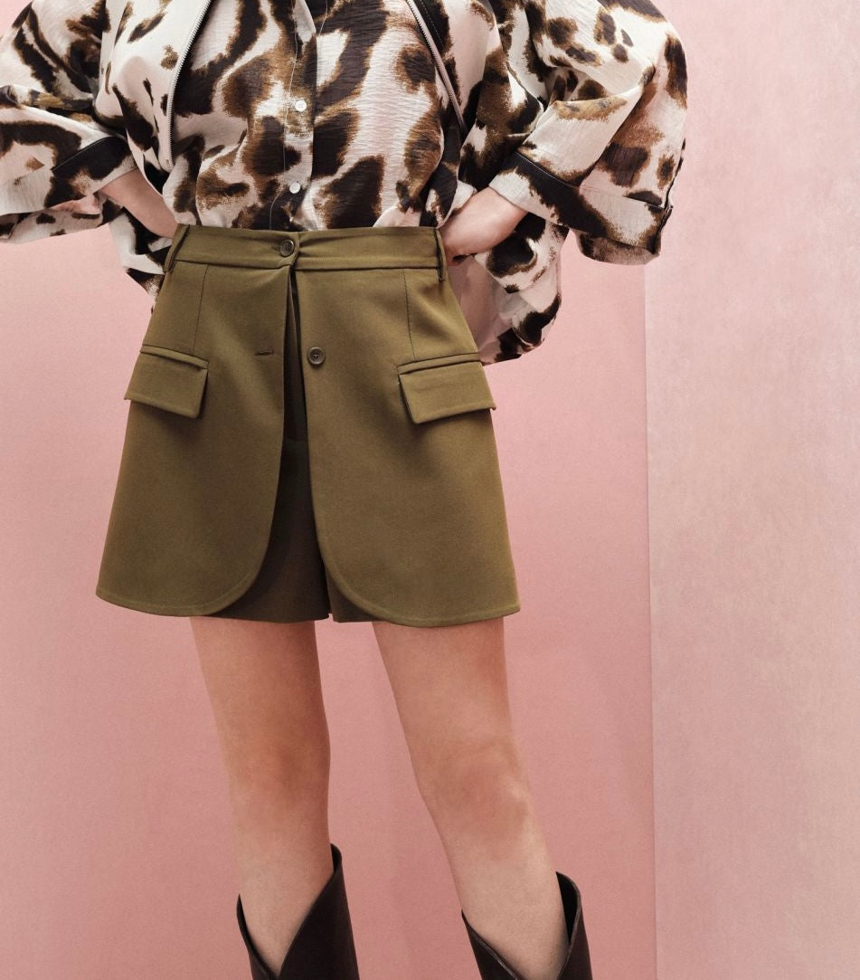 SKORTS CON TASCHE FRONTALI E CHIUSURA MULTIPLA
