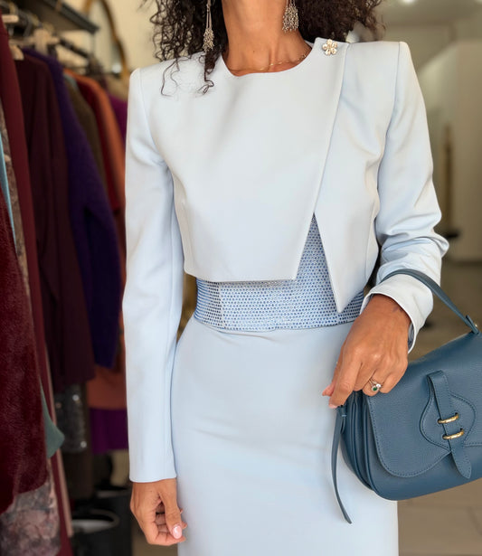 Blazer corto celeste abbottonatura laterale gioiello