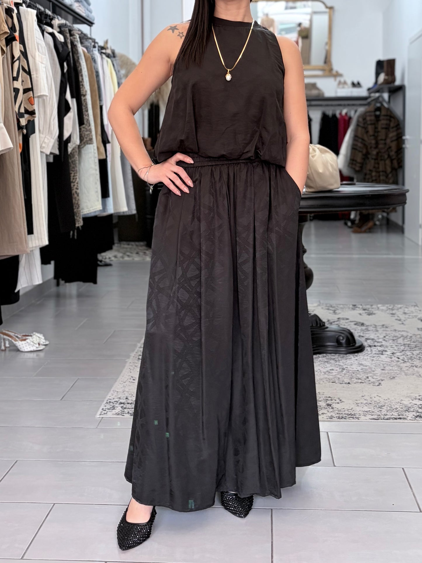 Gonna nera in satin fantasia tono su tono Eleh