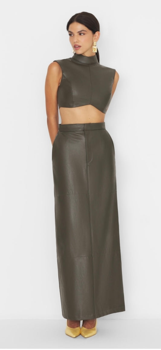 Top crop senza maniche in eco pelle