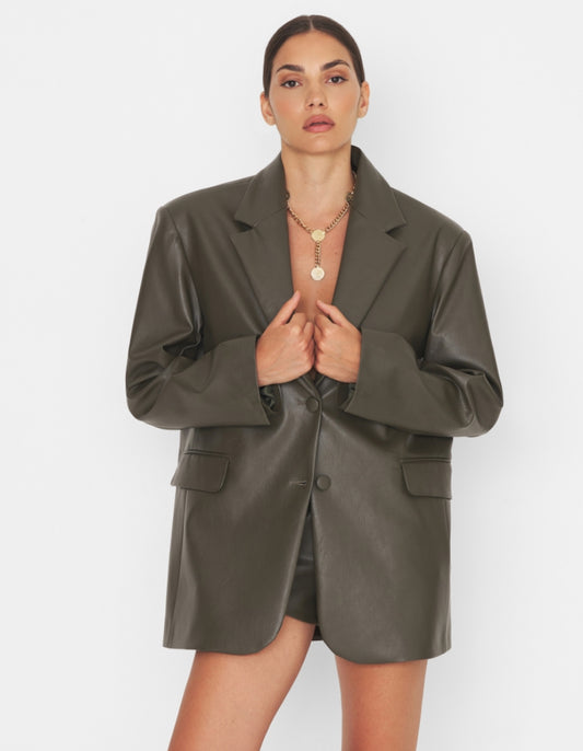 Blazer oversize realizzata in tessuto eco pelle