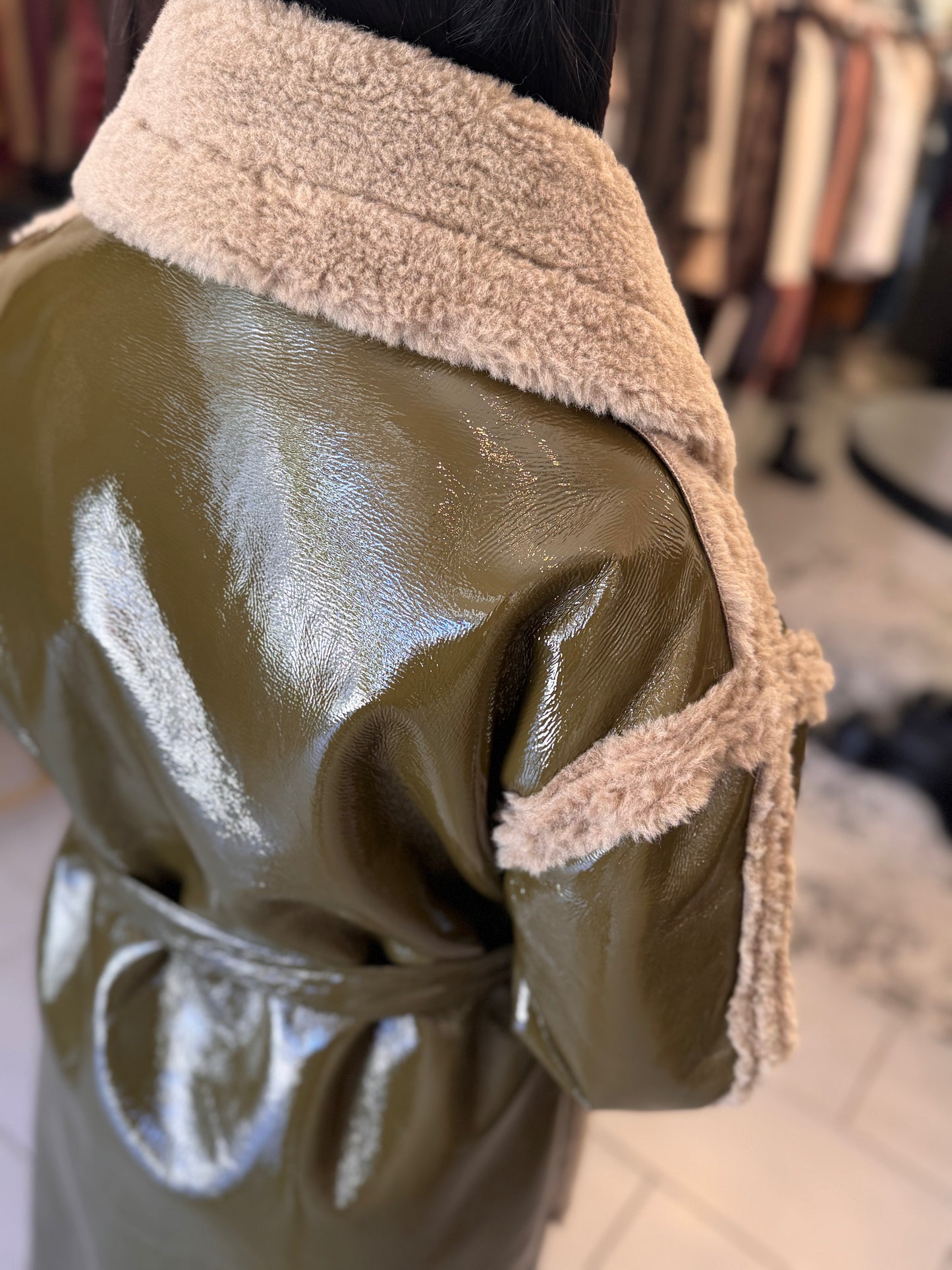 Cappotto in vinile verde e beige Eleh