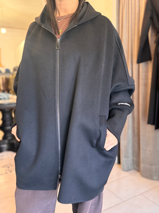 Cappotto oversize cappuccio e zip nero