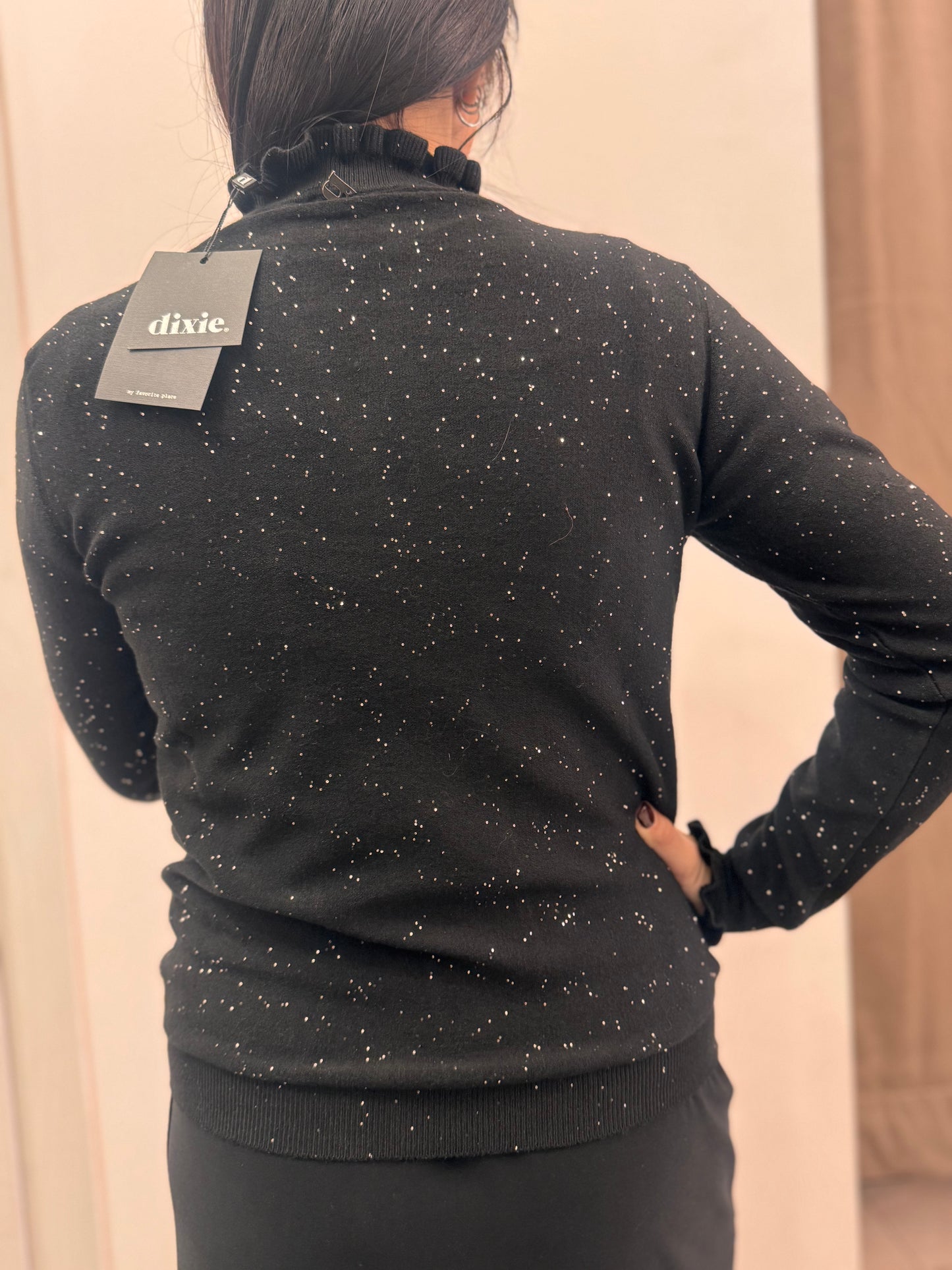 Maglione girocollo dettagli volant e punti luce